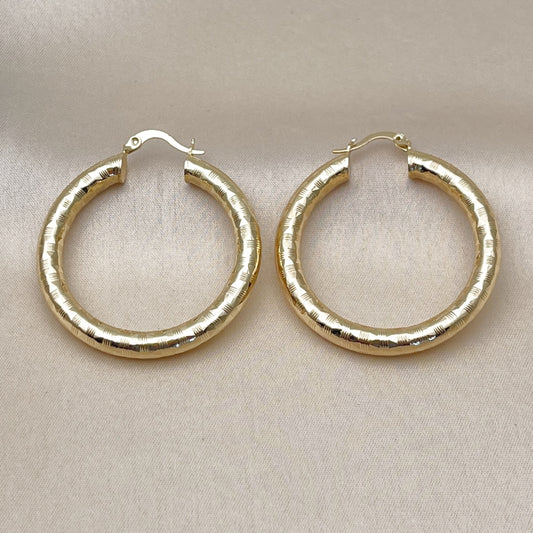 Oro Laminado Medium Hoop, Gold Filled Style Hollow Design, Diamond Cutting Finish, Golden Finish