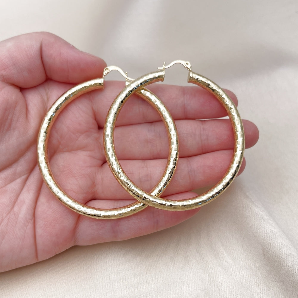 Oro Laminado Large Hoop, Gold Filled Style Hollow Design, Diamond Cutting Finish, Golden Finish