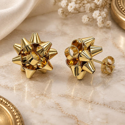 Oro Laminado Stud Earring, Gold Filled Style Polished, Golden Finish