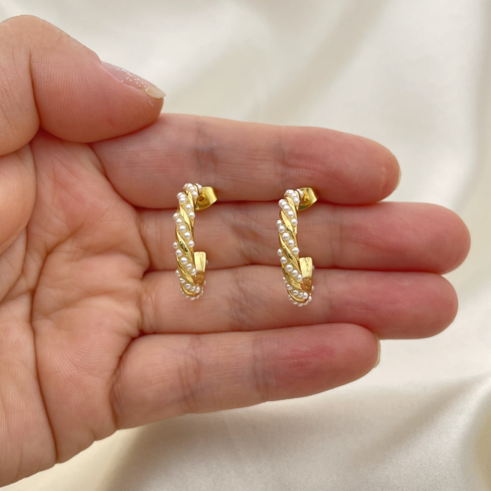 Oro Laminado Stud Earring, Gold Filled Style Twist Design, with Ivory Pearl, Polished, Golden Finish