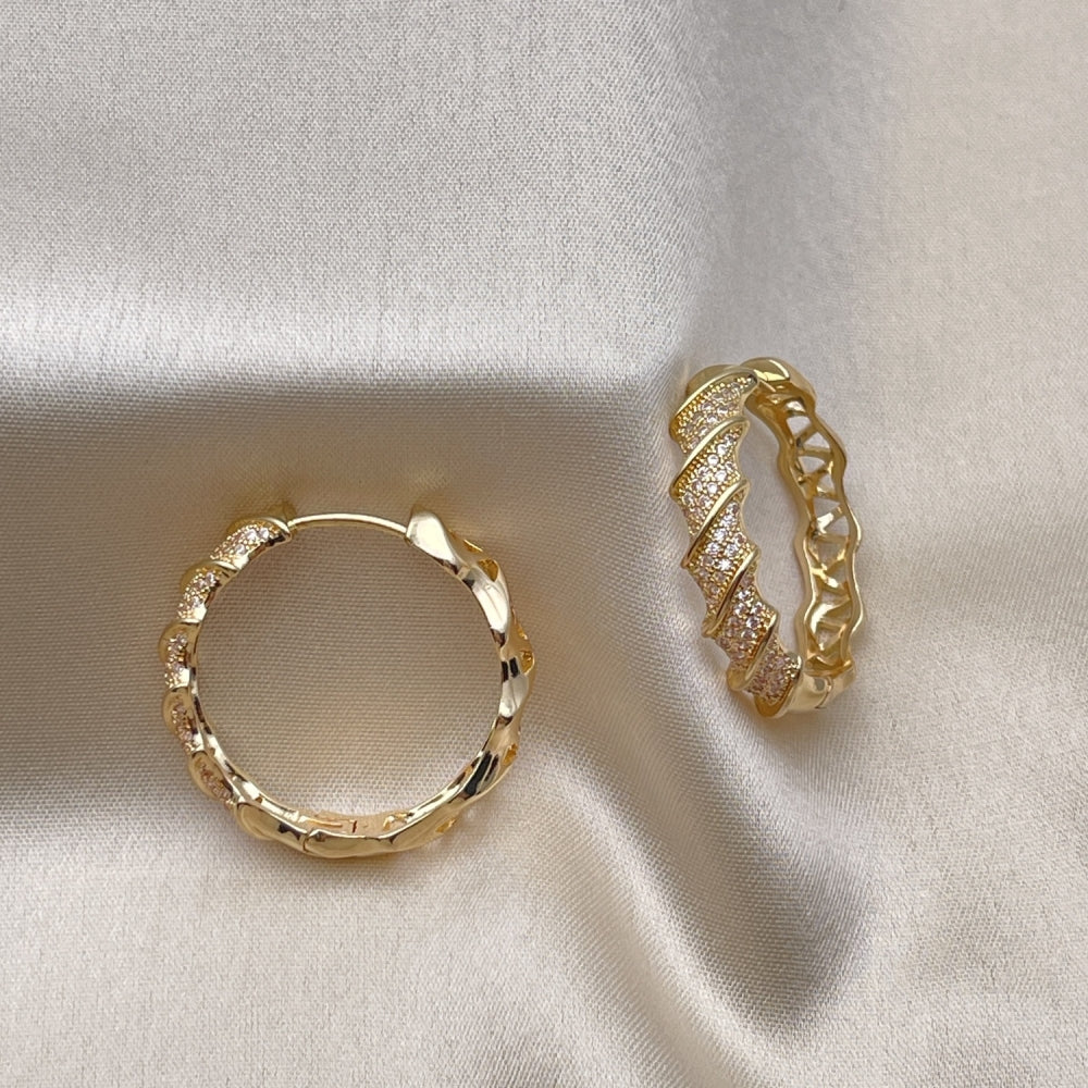Oro Laminado Huggie Hoop, Gold Filled Style Twist Design, with White Micro Pave, Polished, Golden Finish