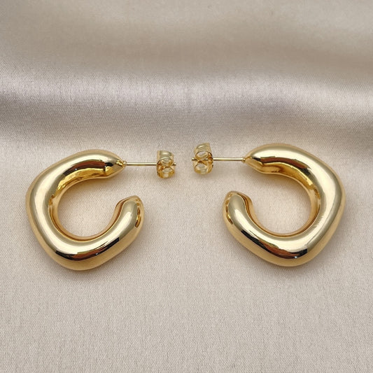 Oro Laminado Stud Earring, Gold Filled Style Hollow Design, Polished, Golden Finish