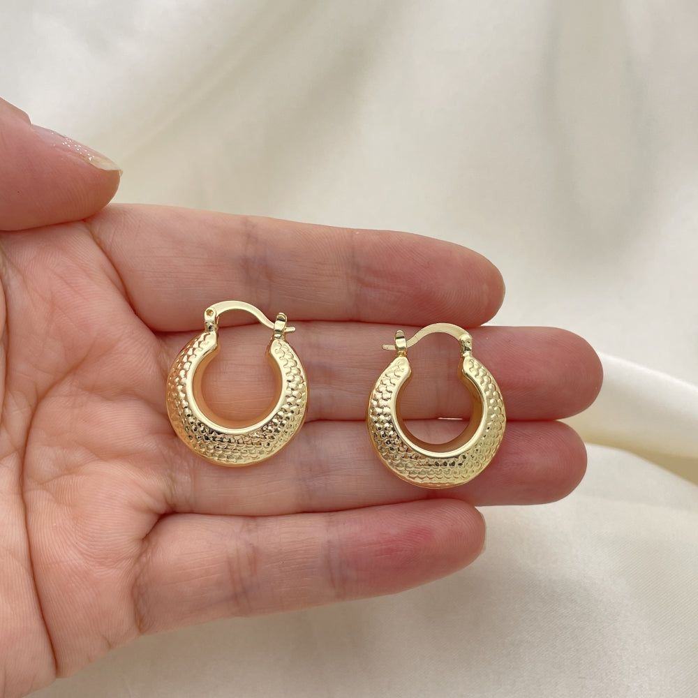Oro Laminado Small Hoop, Gold Filled Style Hollow Design, Diamond Cutting Finish, Golden Finish