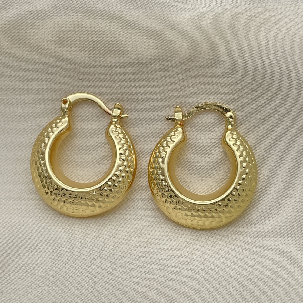 Oro Laminado Small Hoop, Gold Filled Style Hollow Design, Diamond Cutting Finish, Golden Finish