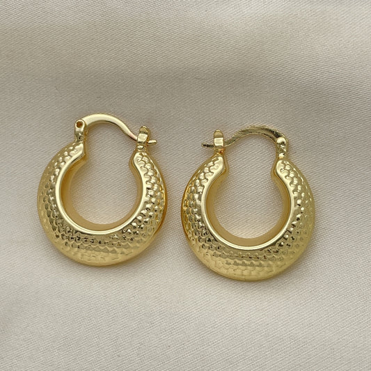 Oro Laminado Small Hoop, Gold Filled Style Hollow Design, Diamond Cutting Finish, Golden Finish