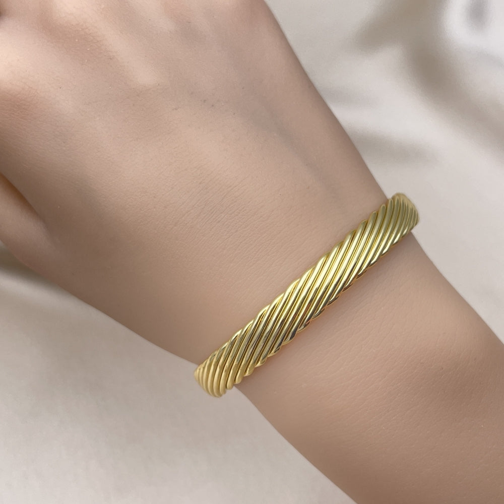 Oro Laminado Individual Bangle, Gold Filled Style Twist Design, Diamond Cutting Finish, Golden Finish