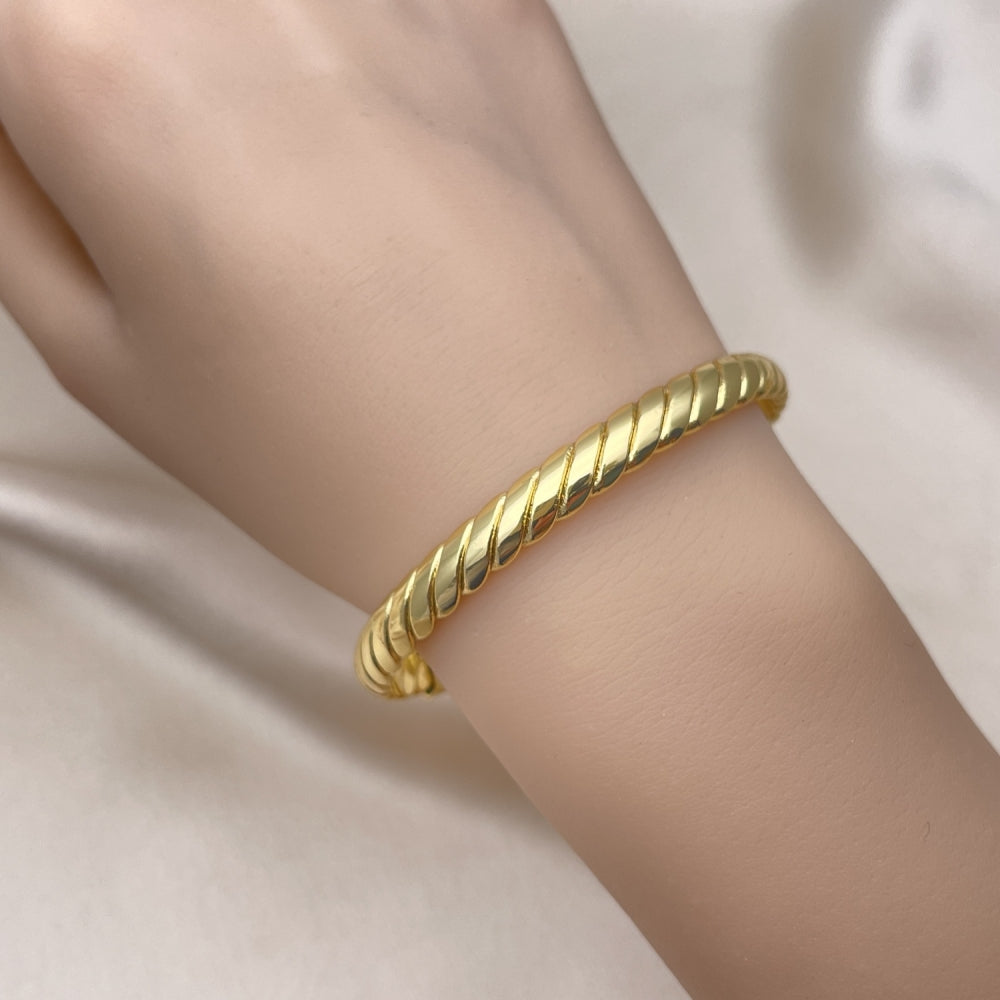 Oro Laminado Individual Bangle, Gold Filled Style Twist Design, Diamond Cutting Finish, Golden Finish