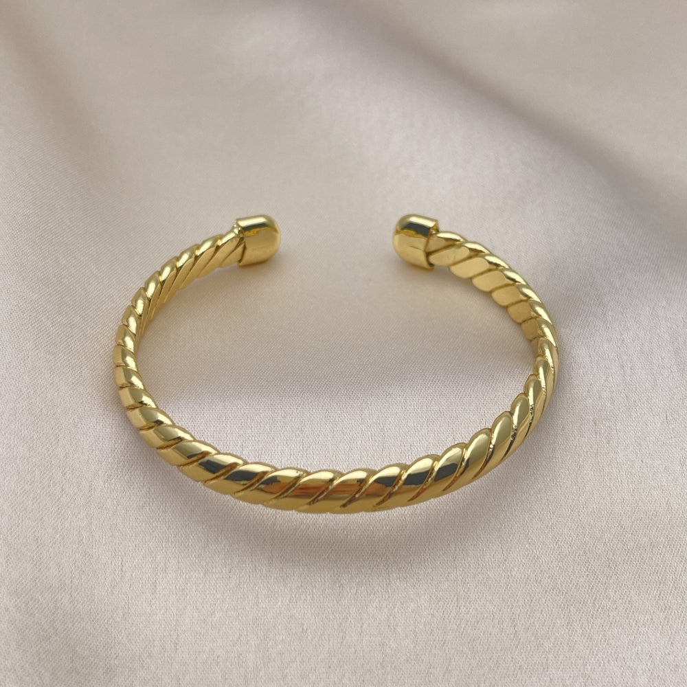 Oro Laminado Individual Bangle, Gold Filled Style Twist Design, Diamond Cutting Finish, Golden Finish