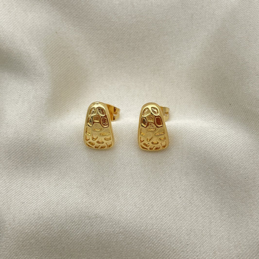 Oro Laminado Stud Earring, Gold Filled Style Polished, Golden Finish