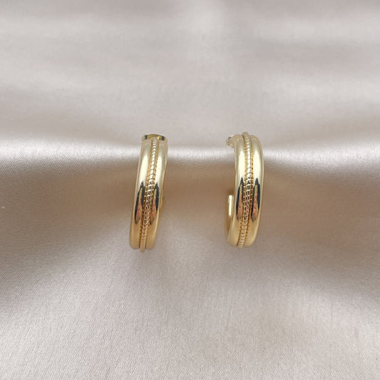 Oro Laminado Medium Hoop, Gold Filled Style Diamond Cutting Finish, Golden Finish