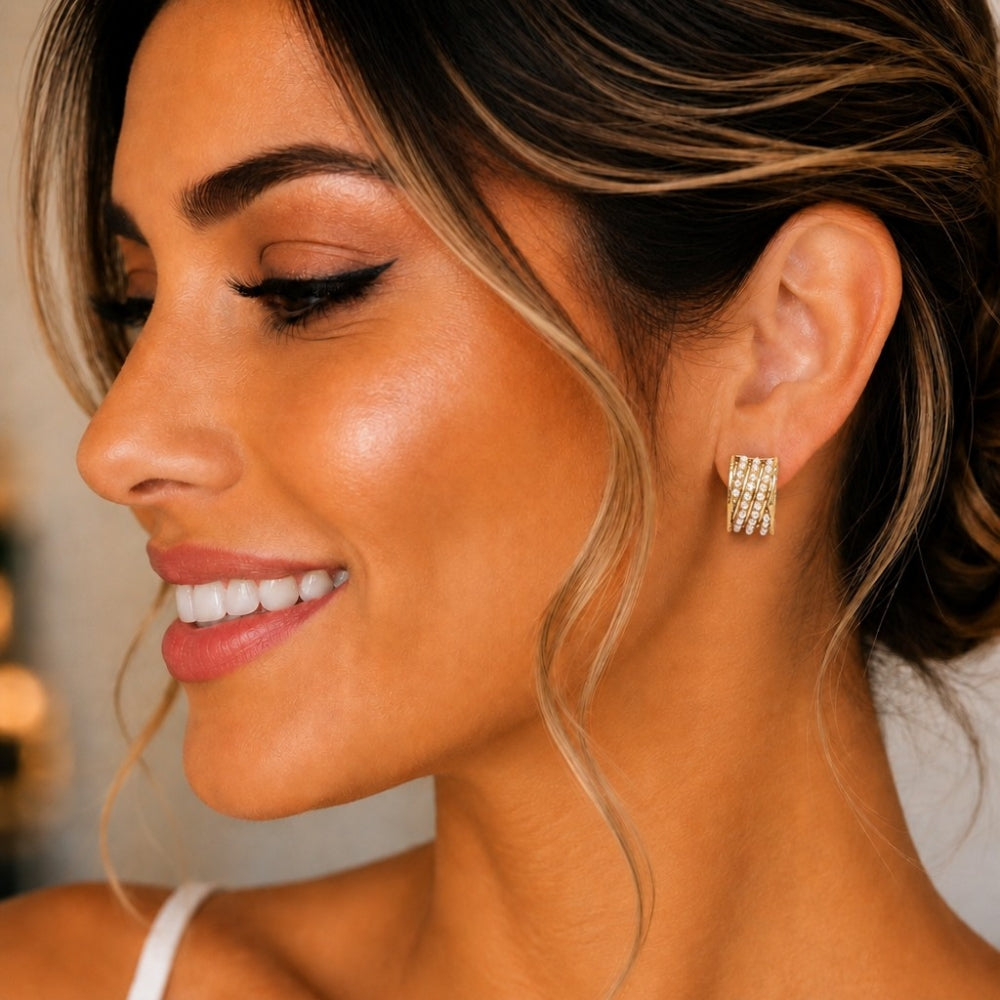 Oro Laminado Stud Earring, Gold Filled Style with Ivory Pearl, Polished, Golden Finish