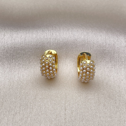 Oro Laminado Stud Earring, Gold Filled Style with Ivory Pearl, Polished, Golden Finish