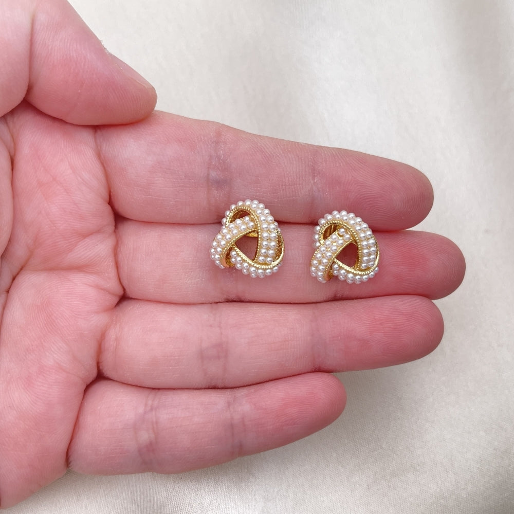 Oro Laminado Stud Earring, Gold Filled Style Love Knot Design, with Ivory Pearl, Polished, Golden Finish
