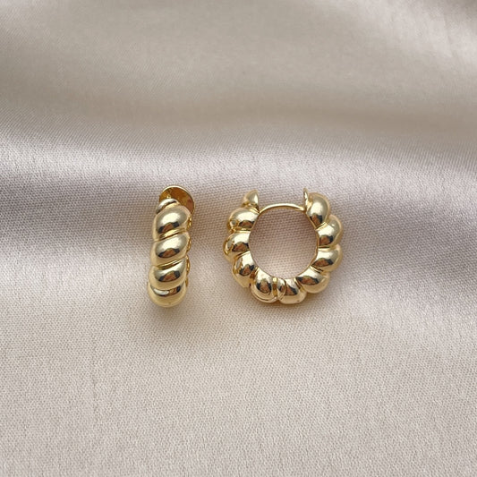 Oro Laminado Huggie Hoop, Gold Filled Style Rope and Twist Design, Polished, Golden Finish