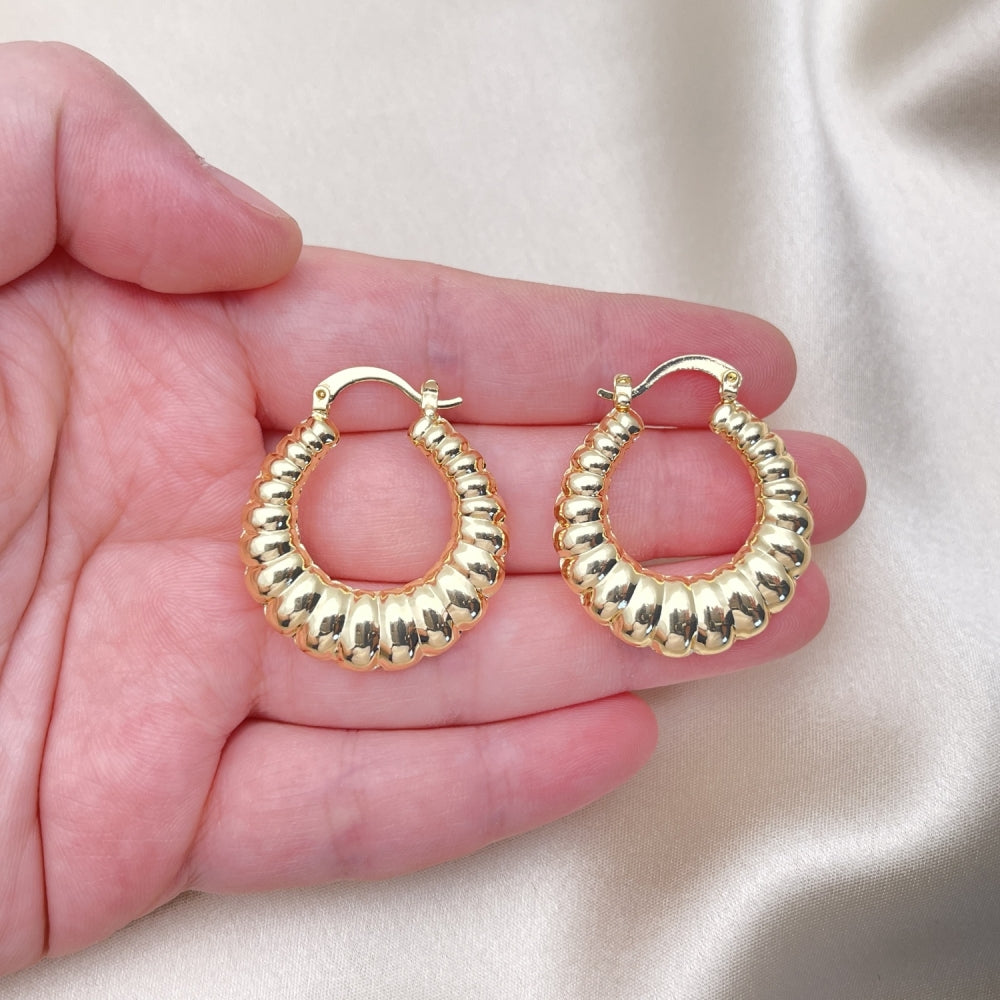 Oro Laminado Medium Hoop, Gold Filled Style Hollow Design, Diamond Cutting Finish, Golden Finish