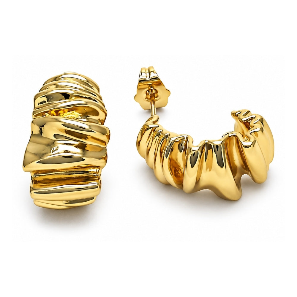 Oro Laminado Stud Earring, Gold Filled Style Diamond Cutting Finish, Golden Finish