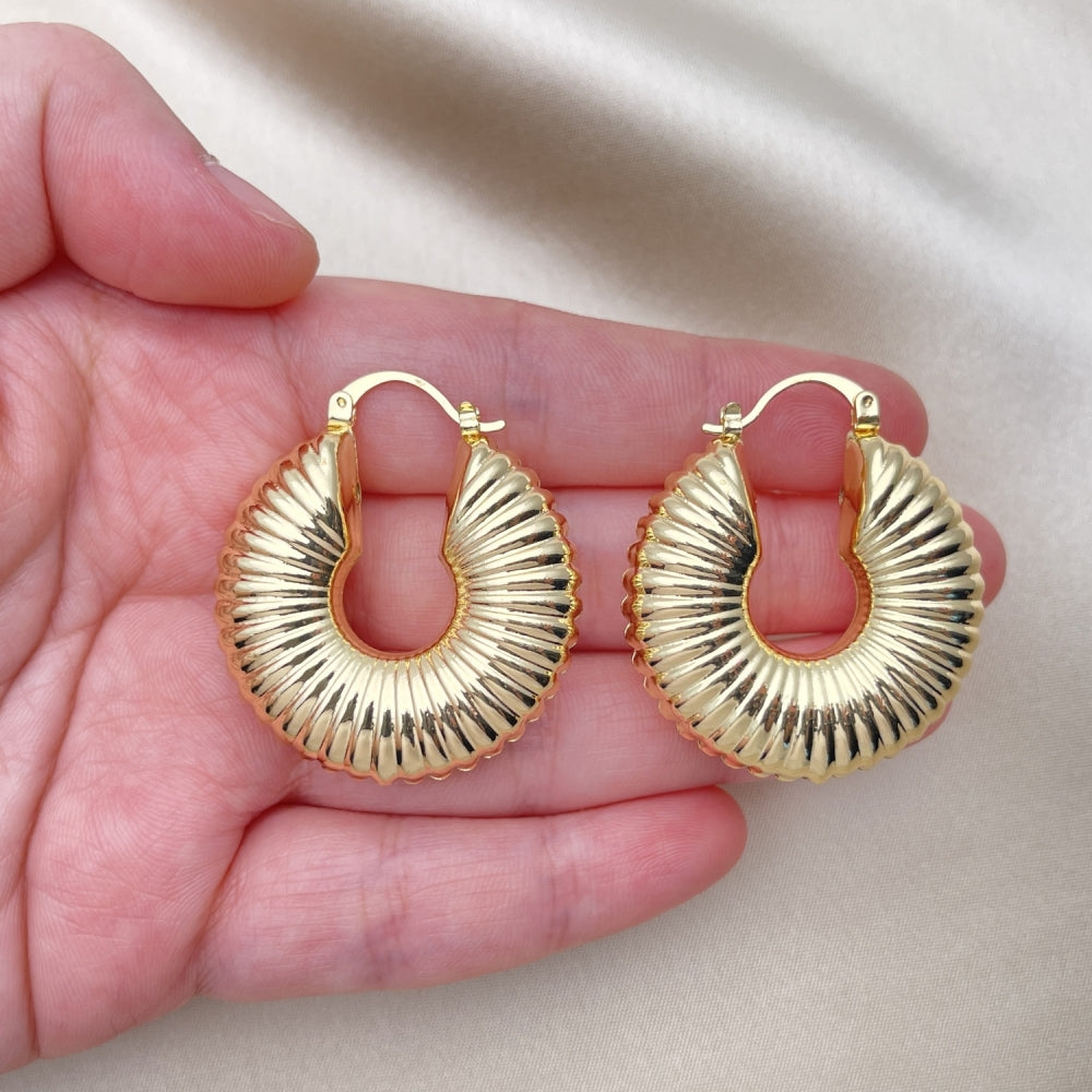 Oro Laminado Medium Hoop, Gold Filled Style Hollow Design, Polished, Golden Finish