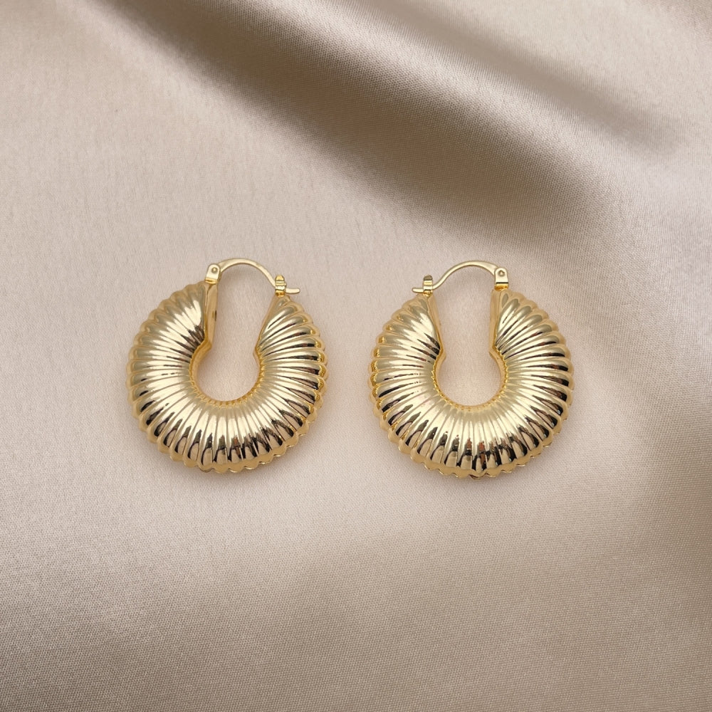 Oro Laminado Medium Hoop, Gold Filled Style Hollow Design, Polished, Golden Finish