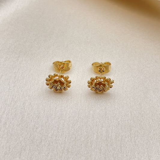 Oro Laminado Stud Earring, Gold Filled Style Flower Design, Polished, Golden Finish