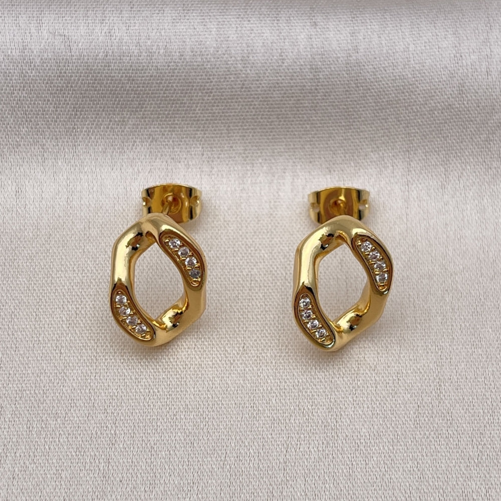 Oro Laminado Stud Earring, Gold Filled Style Twist Design, with White Micro Pave, Polished, Golden Finish