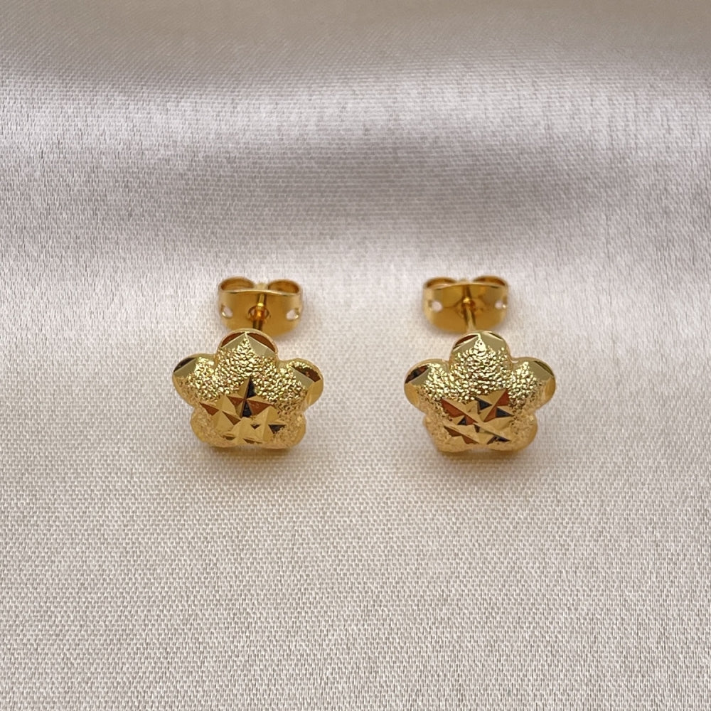 Oro Laminado Stud Earring, Gold Filled Style Star Design, Diamond Cutting Finish, Golden Finish