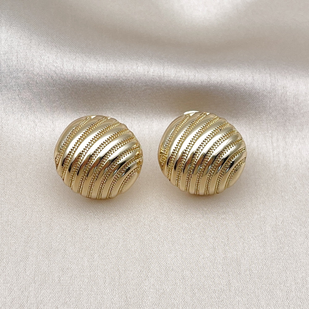 Oro Laminado Stud Earring, Gold Filled Style Polished, Golden Finish