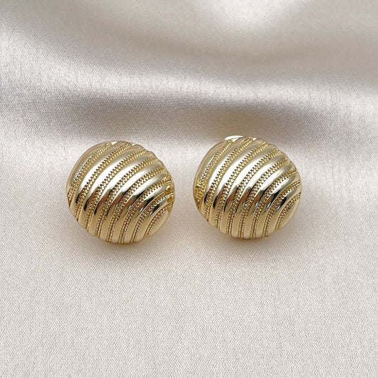 Oro Laminado Stud Earring, Gold Filled Style Polished, Golden Finish