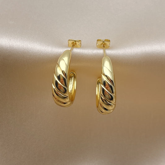 Oro Laminado Medium Hoop, Gold Filled Style Diamond Cutting Finish, Golden Finish