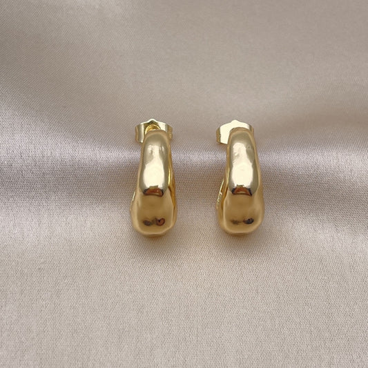Oro Laminado Stud Earring, Gold Filled Style Polished, Golden Finish