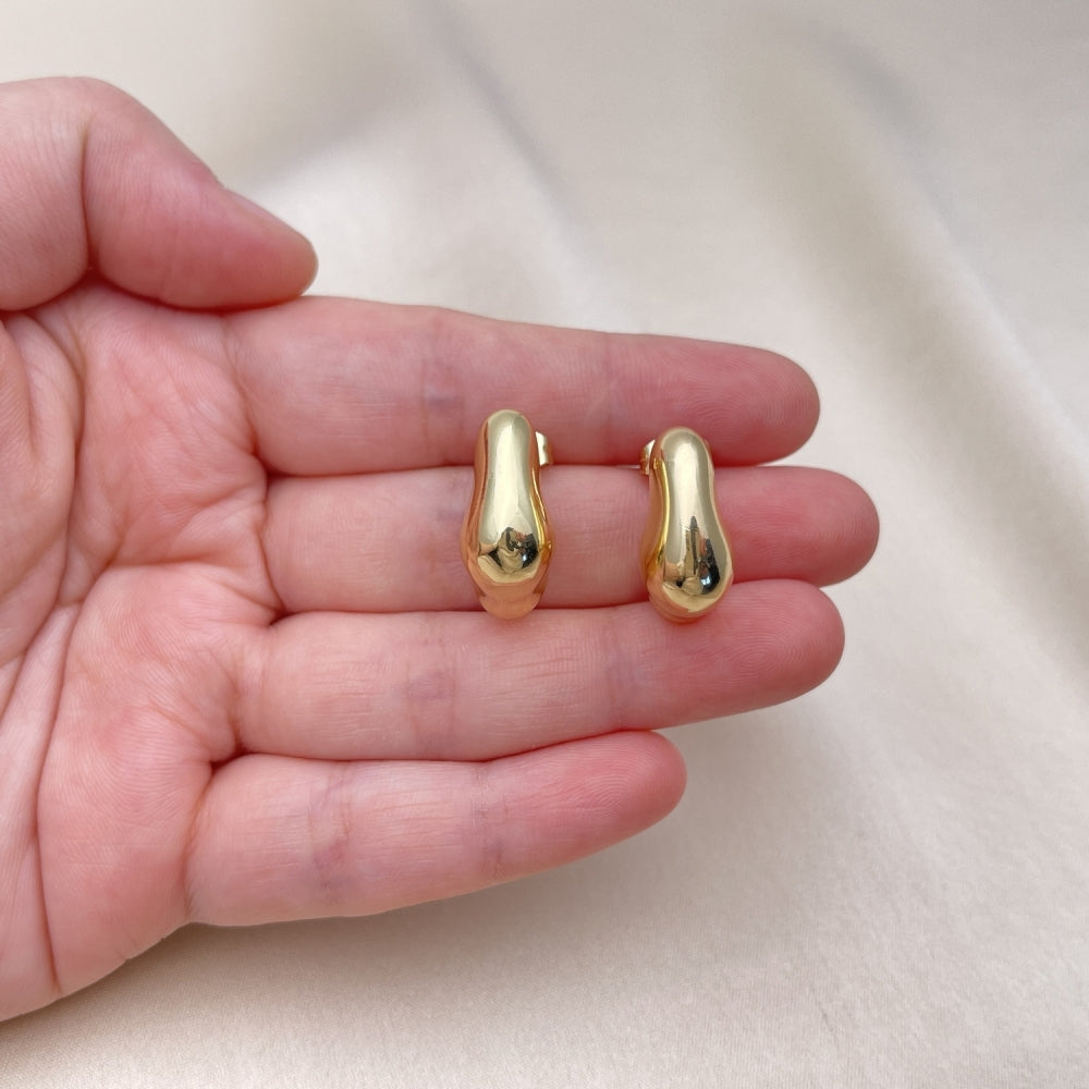 Oro Laminado Stud Earring, Gold Filled Style Polished, Golden Finish