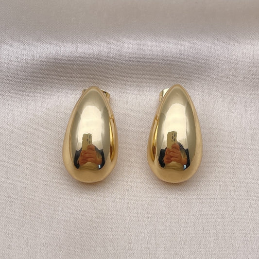 Oro Laminado Stud Earring, Gold Filled Style Teardrop Design, Polished, Golden Finish