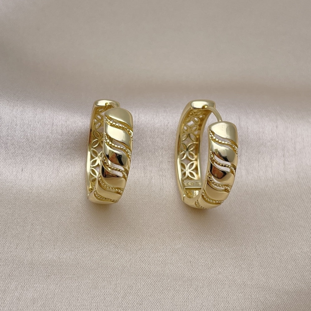 Oro Laminado Huggie Hoop, Gold Filled Style Butterfly Design, Polished, Golden Finish