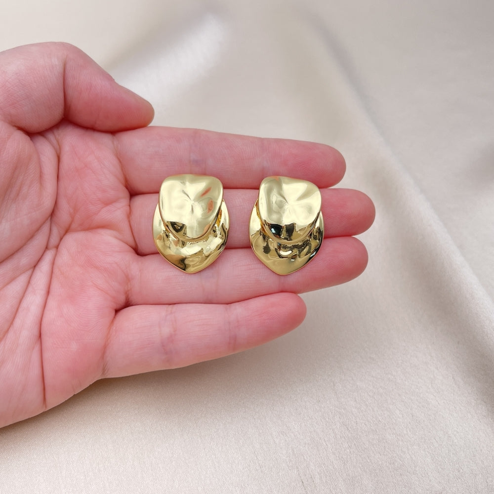 Oro Laminado Stud Earring, Gold Filled Style Polished, Golden Finish