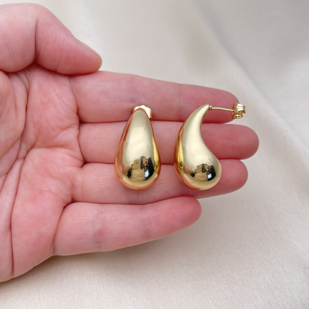 Oro Laminado Stud Earring, Gold Filled Style Teardrop Design, Polished, Golden Finish
