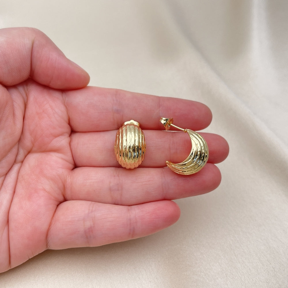 Oro Laminado Stud Earring, Gold Filled Style Polished, Golden Finish
