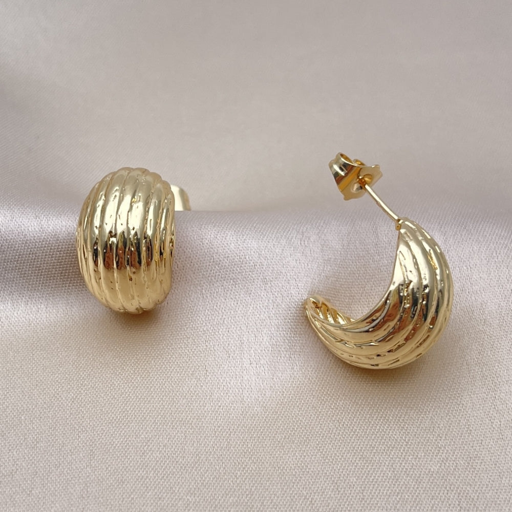 Oro Laminado Stud Earring, Gold Filled Style Polished, Golden Finish