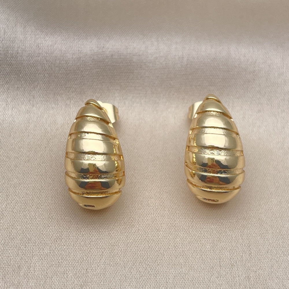 Oro Laminado Stud Earring, Gold Filled Style Teardrop Design, Polished, Golden Finish