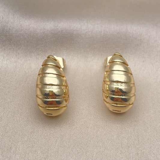 Oro Laminado Stud Earring, Gold Filled Style Teardrop Design, Polished, Golden Finish