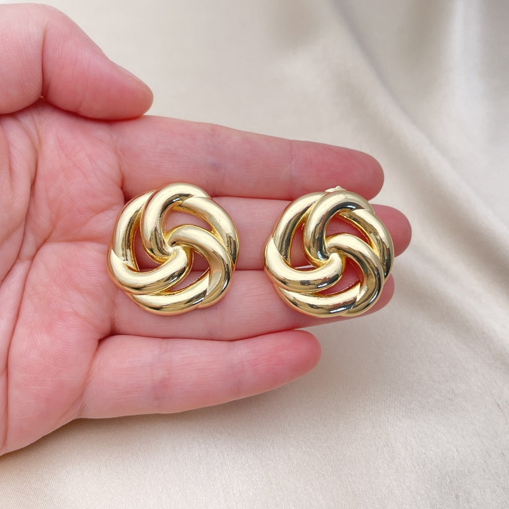 Oro Laminado Stud Earring, Gold Filled Style Polished, Golden Finish