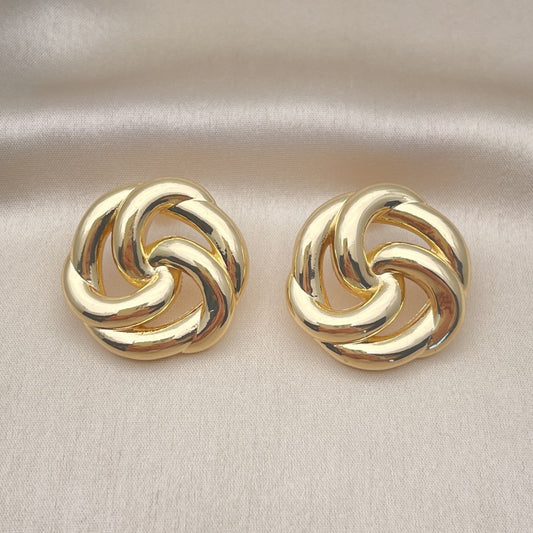 Oro Laminado Stud Earring, Gold Filled Style Polished, Golden Finish