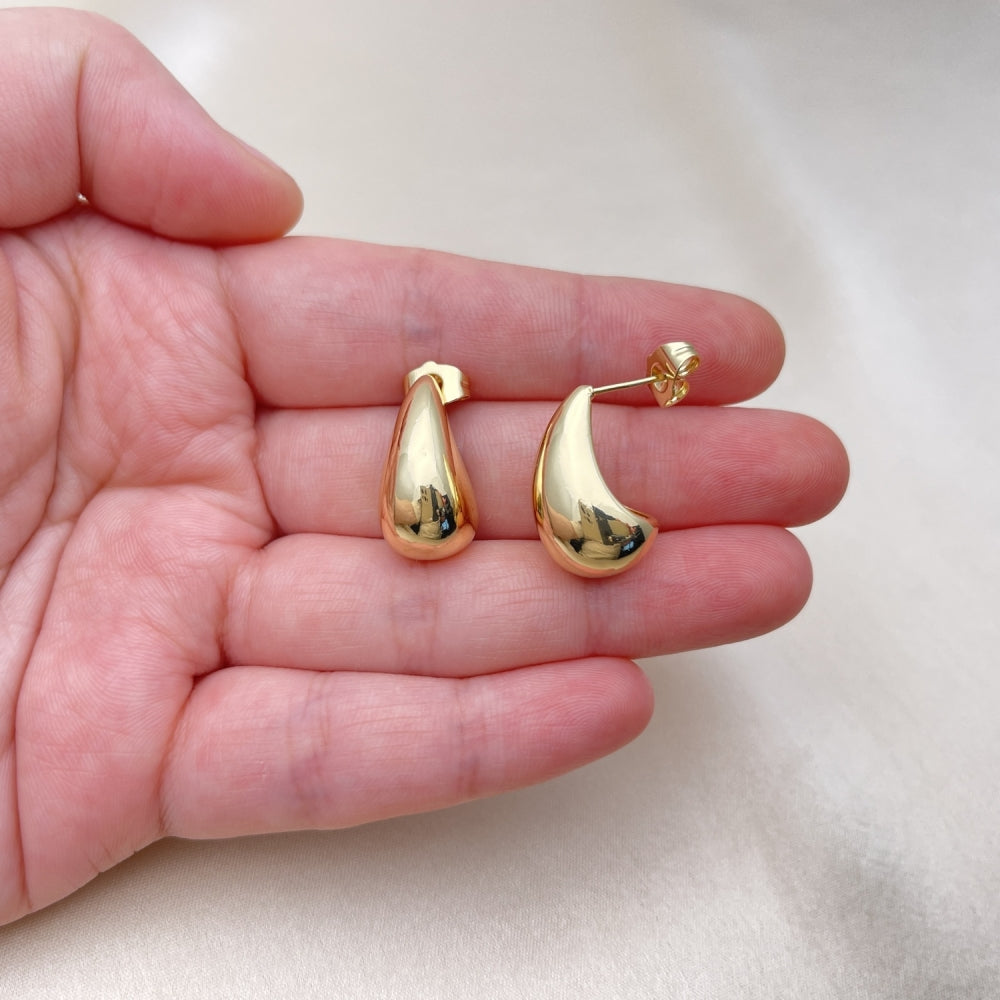 Oro Laminado Stud Earring, Gold Filled Style Polished, Golden Finish