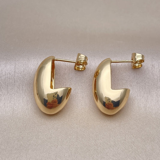 Oro Laminado Stud Earring, Gold Filled Style Polished, Golden Finish