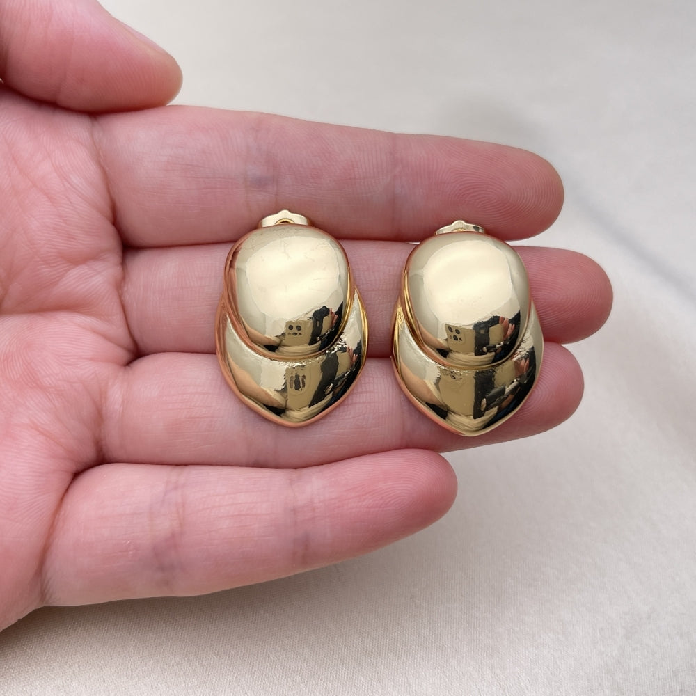 Oro Laminado Stud Earring, Gold Filled Style Leaf Design, Polished, Golden Finish