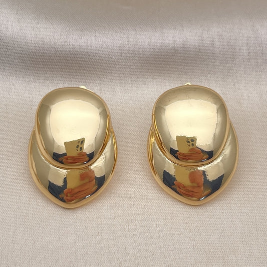 Oro Laminado Stud Earring, Gold Filled Style Leaf Design, Polished, Golden Finish