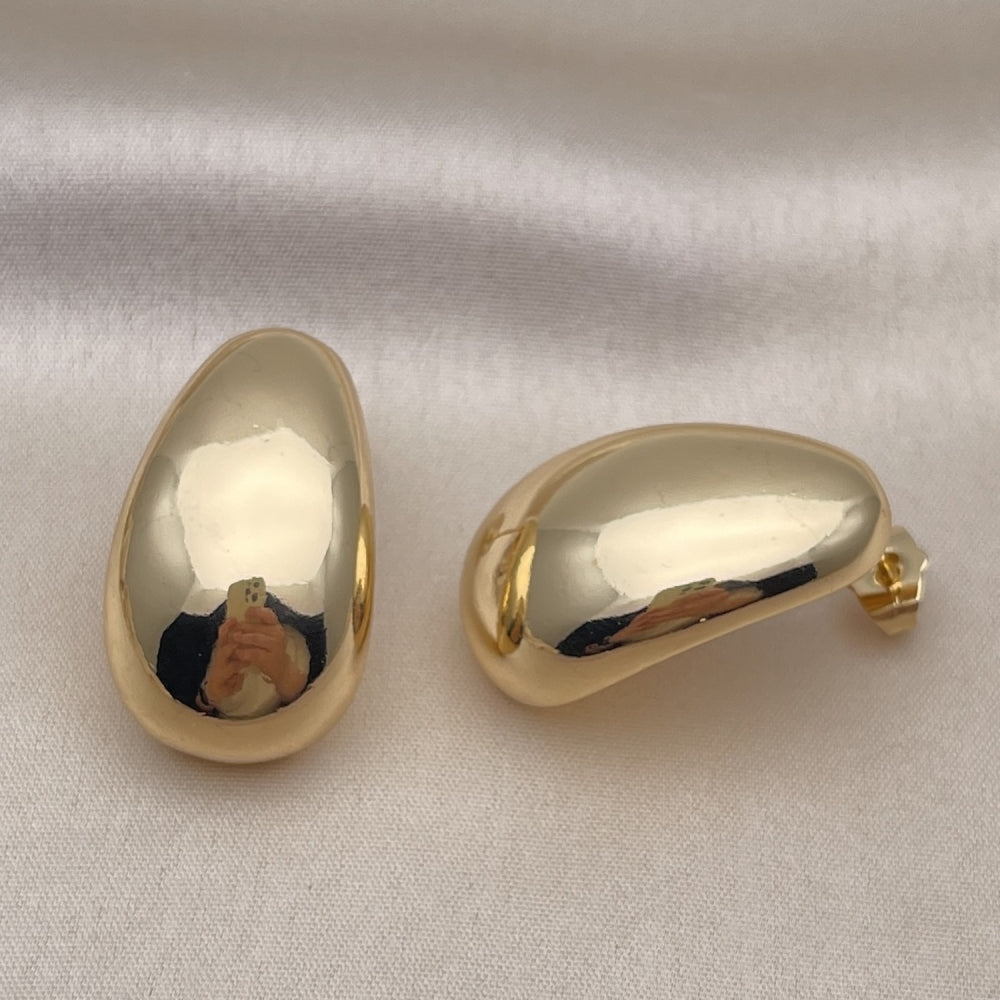 Oro Laminado Stud Earring, Gold Filled Style Polished, Golden Finish