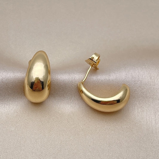 Oro Laminado Stud Earring, Gold Filled Style Polished, Golden Finish