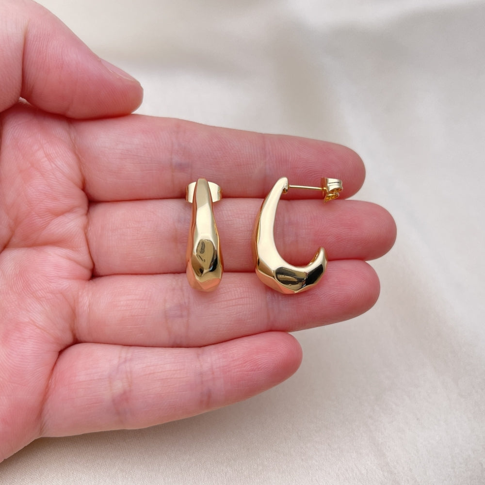 Oro Laminado Stud Earring, Gold Filled Style Polished, Golden Finish