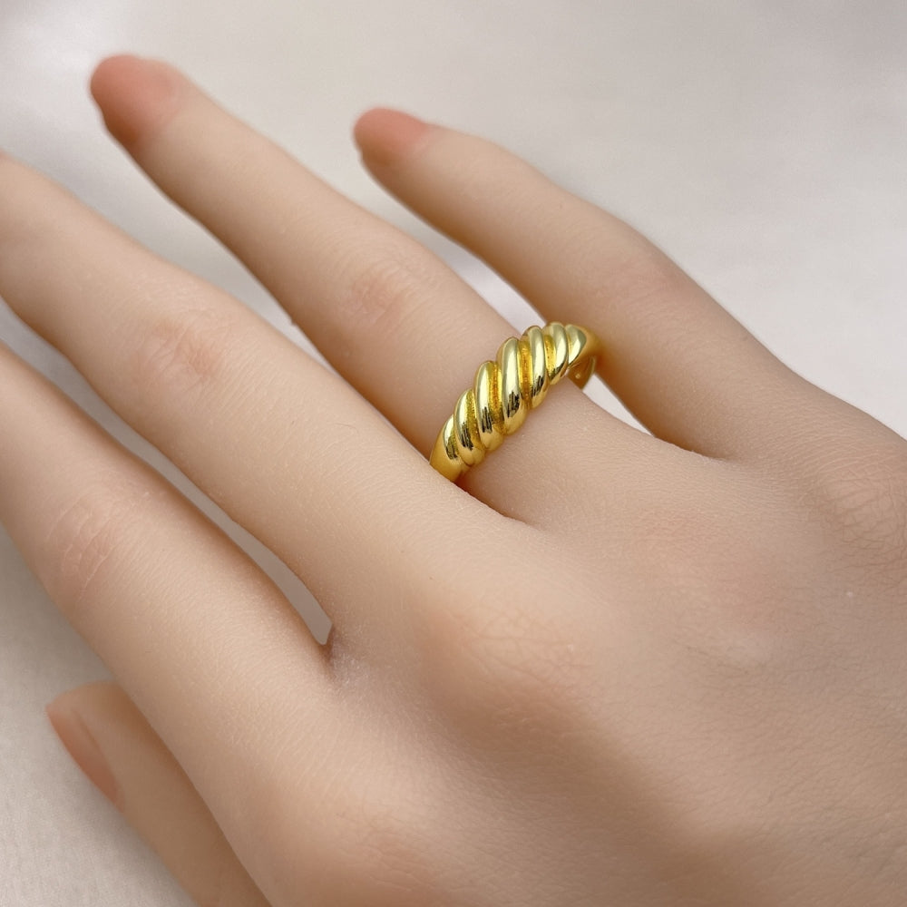 Oro Laminado Elegant Ring, Gold Filled Style Twist Design, Polished, Golden Finish