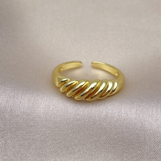 Oro Laminado Elegant Ring, Gold Filled Style Twist Design, Polished, Golden Finish