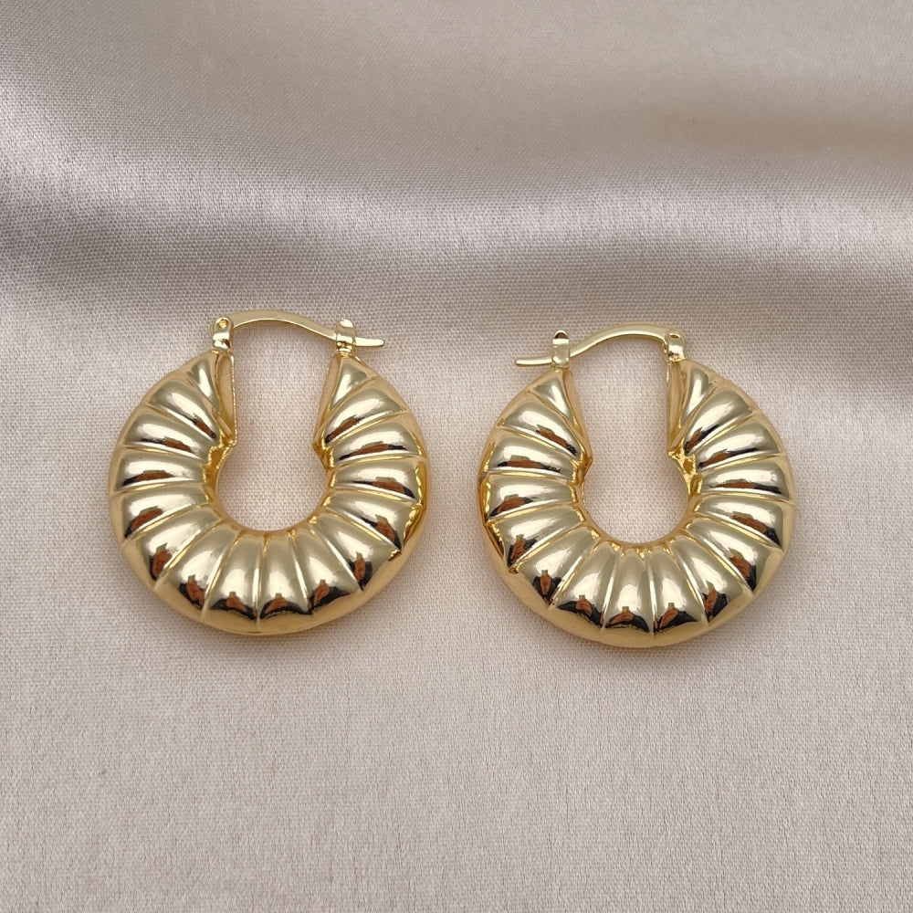 Oro Laminado Medium Hoop, Gold Filled Style Hollow Design, Diamond Cutting Finish, Golden Finish
